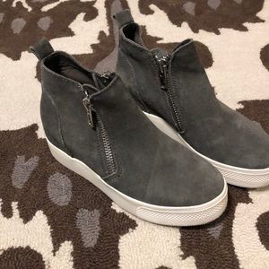 Steve Madden grey wedgie!